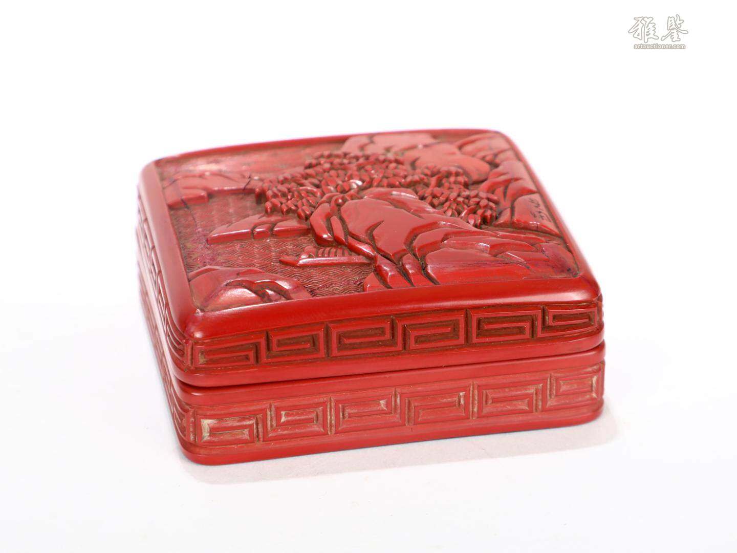 清 是閒款 剔紅香盒